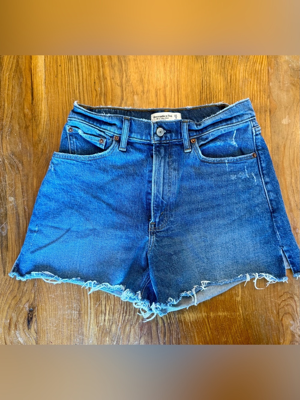 Abercrombie & Fitch Curve Love 4” High Rise Mom Short Medium/Dark Denim